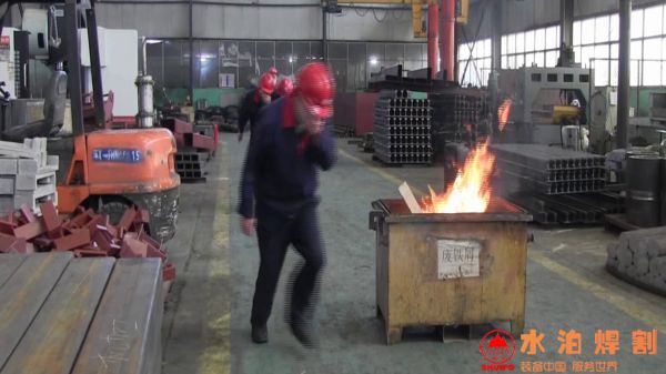 火警警鈴發出,拉響滅火救援演練序幕 火警警鈴發出,拉響滅火救援演練序幕